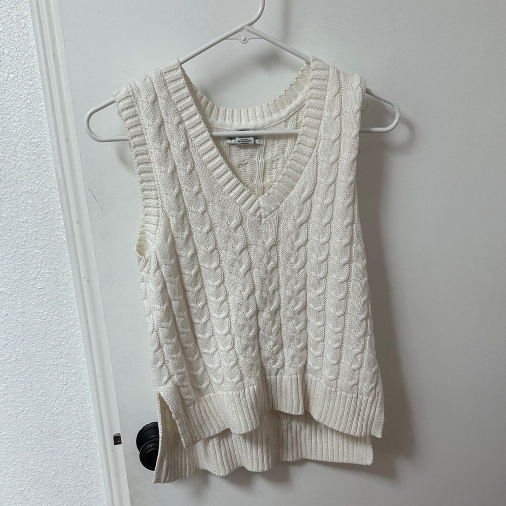 cupcakes & cashmere Cream Cable Knit Tank Top